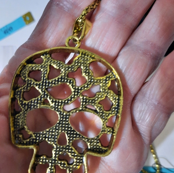 New Betsey Johnson Gold Skull Pendant Necklace with Multicolor Stones - Picture 5 of 6